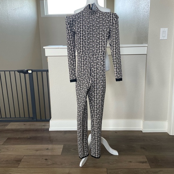 Long sleeve jumpsuit size small. - Picture 5 of 16